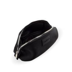 trousse de toilette vide et ouverte