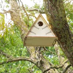 Nichoir à oiseaux dans arbre