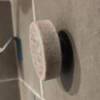 Porte-savon magnétique et shampoing sur mur