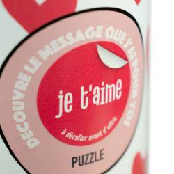 Puzzle en boite de la marque bwat avec le message "je t'aime" à offrir en gros plan.