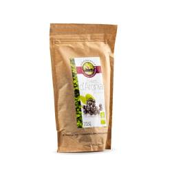 Baies d'aronia de profil