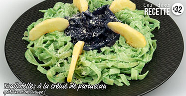 Recipe n°32: Tagliatelle with spirulina parmesan cream and red cabbage  Essence Box